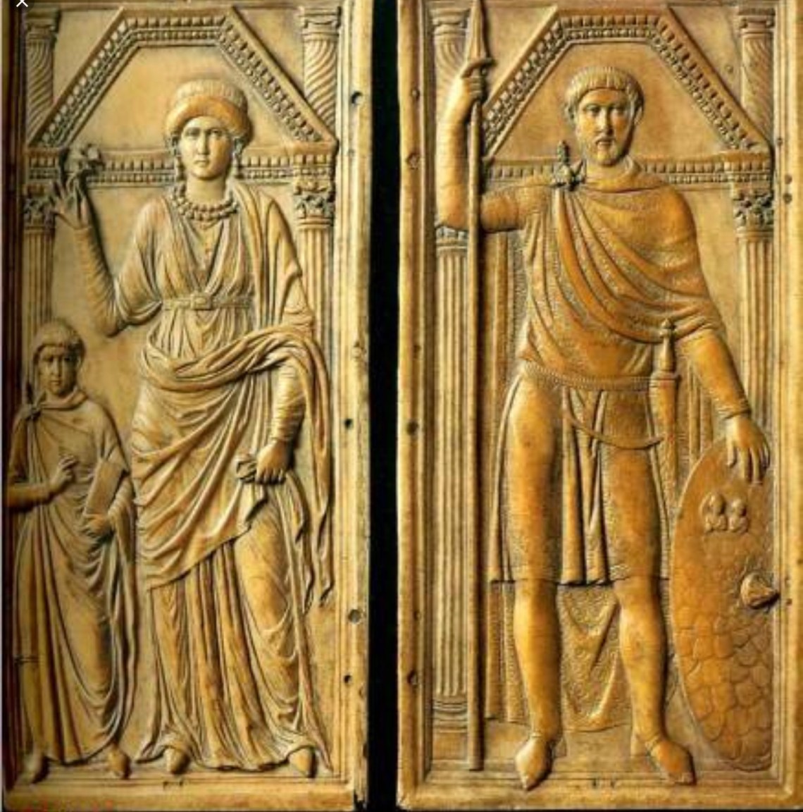 Stilicone, la moglie Serena nipote di Teodosio e il figlio Eucherio, dittico in avorio, fonte Wikimedia 