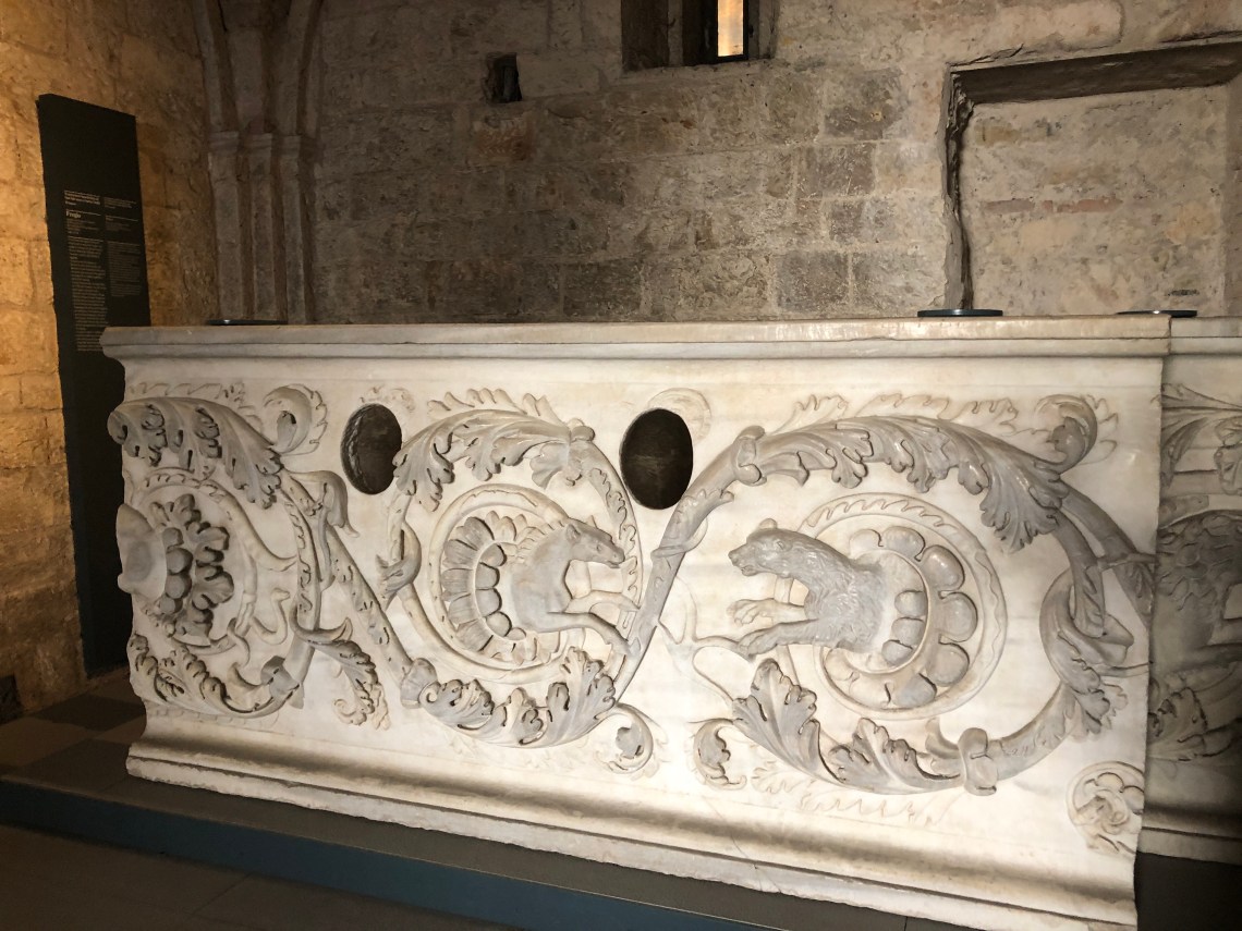 Brescia marmo romano presunta tomba di Ansa moglie di Desiderio